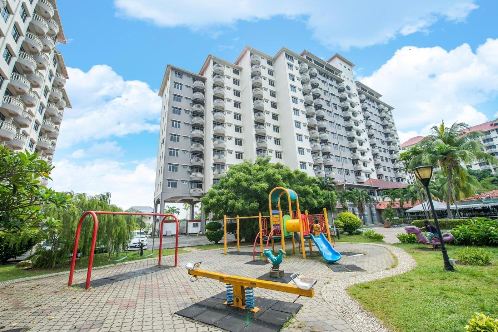 Ruiyas Sea View Condominium Portdickson Петалинг Джая Екстериор снимка